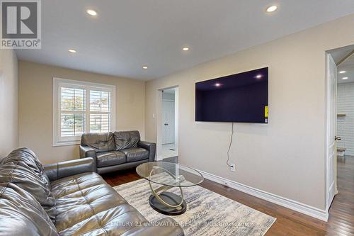 77 Rolling Acres Drive, Whitby (Rolling Acres), ON - Indoor Photo Showing Living Room