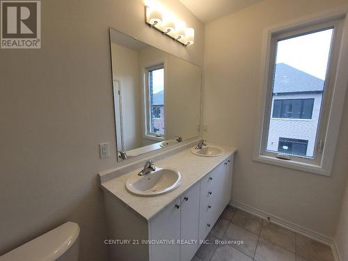 1031 Pisces Trail, Pickering, ON - Indoor Photo Showing Bathroom