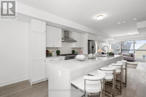 5 - 1 Hartman Avenue, Vaughan, ON - Indoor Photo Showing Kitchen With Upgraded Kitchen