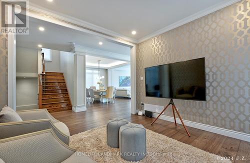 57 Castleglen Boulevard, Markham, ON - Indoor Photo Showing Living Room