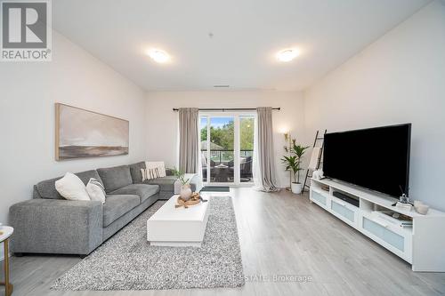 201 - 64 Queen Street S, New Tecumseth (Tottenham), ON - Indoor Photo Showing Living Room