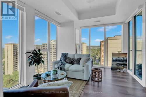 1402 - 500 Brock Avenue, Burlington (Brant), ON - Indoor Photo Showing Living Room