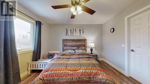 126 Mowat Crescent, Halton Hills, ON - Indoor Photo Showing Bedroom