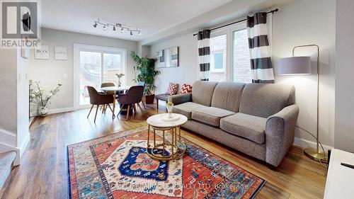 126 Mowat Crescent, Halton Hills, ON - Indoor Photo Showing Living Room