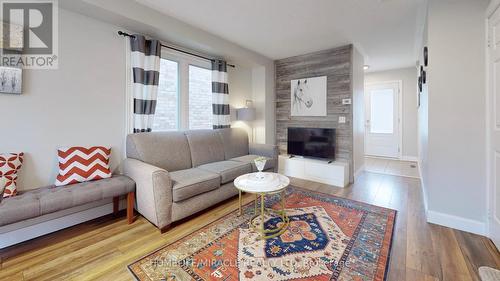 126 Mowat Crescent, Halton Hills, ON - Indoor Photo Showing Living Room