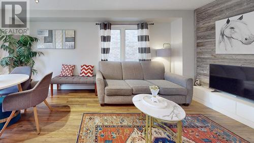 126 Mowat Crescent, Halton Hills, ON - Indoor Photo Showing Living Room