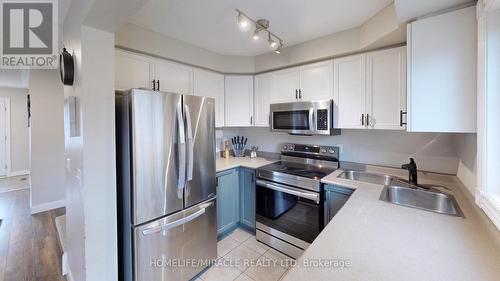 126 Mowat Crescent, Halton Hills, ON - Indoor Photo Showing Kitchen With Stainless Steel Kitchen With Double Sink