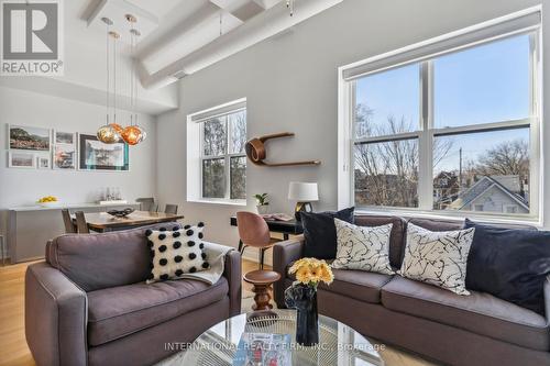 304 - 152 Annette Street, Toronto (Junction Area), ON - Indoor Photo Showing Living Room