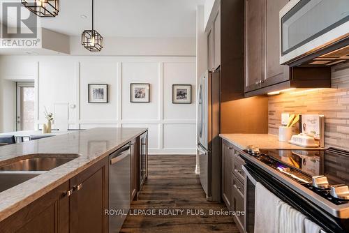 514 - 150 Oak Park Boulevard, Oakville (Uptown Core), ON - Indoor Photo Showing Kitchen With Double Sink With Upgraded Kitchen