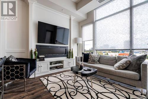 514 - 150 Oak Park Boulevard, Oakville (Uptown Core), ON - Indoor Photo Showing Living Room