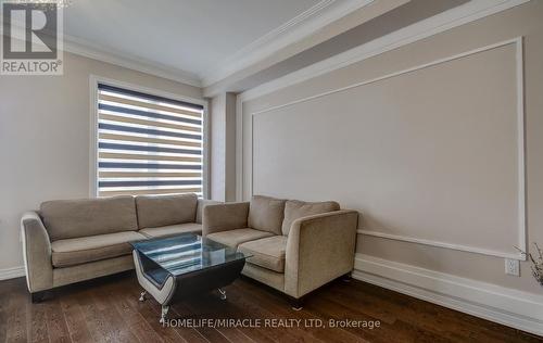 33 Morra Avenue, Caledon (Bolton East), ON - Indoor Photo Showing Living Room