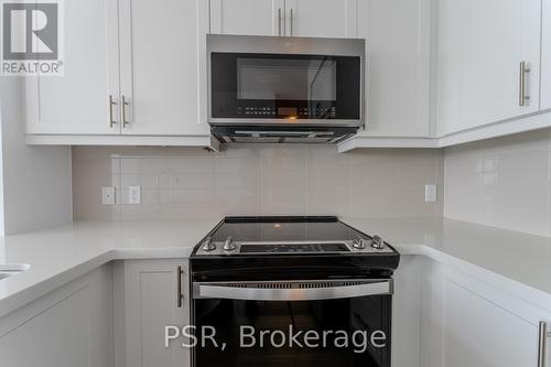 1105 - 470 Dundas Street E, Hamilton, ON - Indoor Photo Showing Kitchen