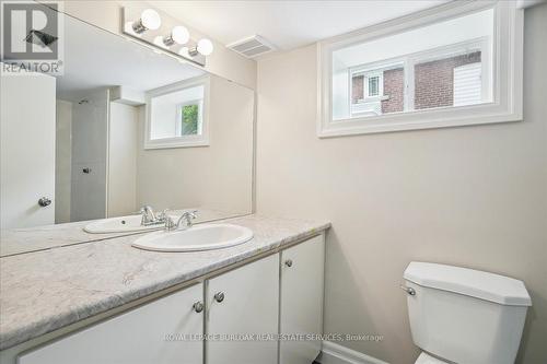 38 Viewpoint Avenue, Hamilton, ON - Indoor Photo Showing Bathroom