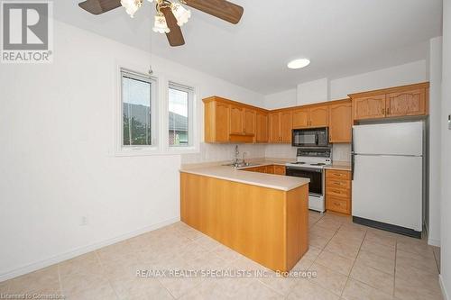 28 - 11 Twentyplace Boulevard, Hamilton (Twenty Place), ON - Indoor Photo Showing Kitchen