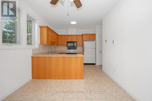 28 - 11 Twentyplace Boulevard, Hamilton, ON - Indoor Photo Showing Kitchen