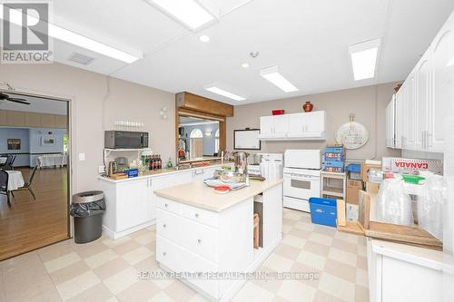 28 - 11 Twentyplace Boulevard, Hamilton, ON - Indoor Photo Showing Kitchen