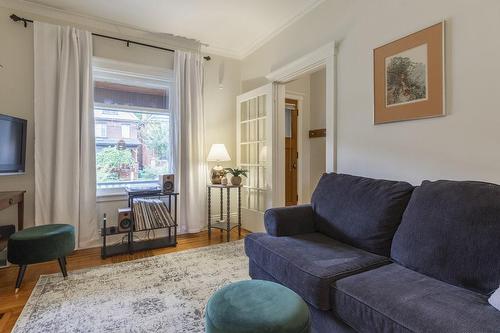 40 Gladstone Avenue, Hamilton, ON - Indoor Photo Showing Living Room