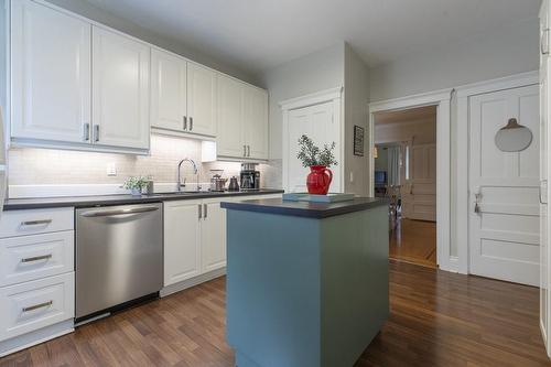 40 Gladstone Avenue, Hamilton, ON - Indoor Photo Showing Kitchen