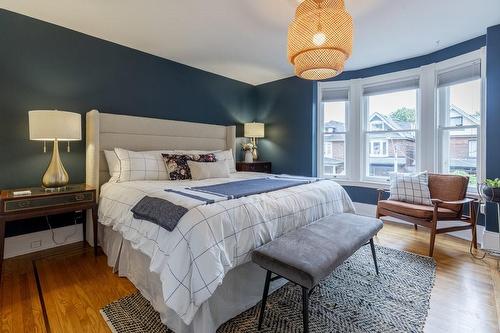 40 Gladstone Avenue, Hamilton, ON - Indoor Photo Showing Bedroom