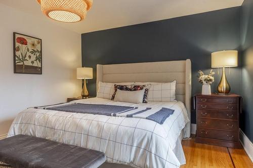 40 Gladstone Avenue, Hamilton, ON - Indoor Photo Showing Bedroom