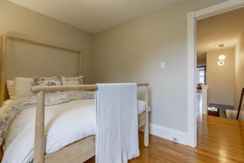 40 Gladstone Avenue, Hamilton, ON - Indoor Photo Showing Bedroom