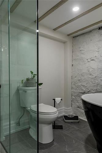 40 Gladstone Avenue, Hamilton, ON - Indoor Photo Showing Bathroom