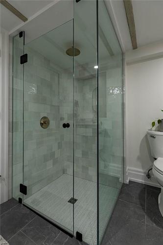 40 Gladstone Avenue, Hamilton, ON - Indoor Photo Showing Bathroom