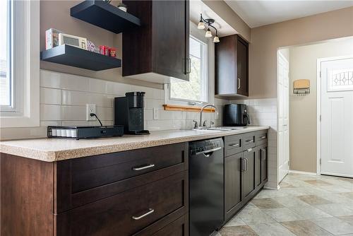 7976 Paddock Trail Drive, Niagara Falls, ON - Indoor Photo Showing Kitchen