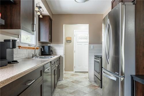 7976 Paddock Trail Drive, Niagara Falls, ON - Indoor Photo Showing Kitchen