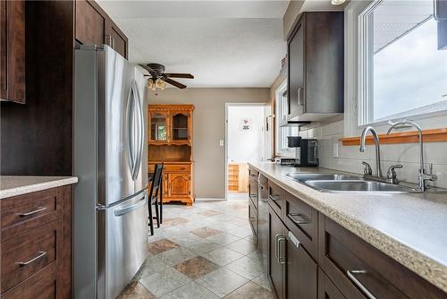 7976 Paddock Trail Drive, Niagara Falls, ON - Indoor Photo Showing Kitchen With Double Sink