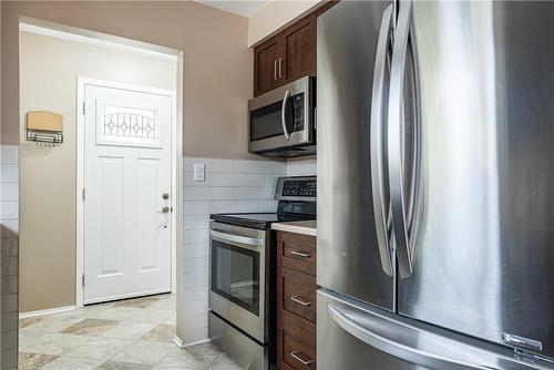 7976 Paddock Trail Drive, Niagara Falls, ON - Indoor Photo Showing Kitchen