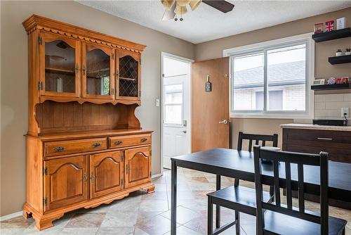 7976 Paddock Trail Drive, Niagara Falls, ON - Indoor Photo Showing Dining Room