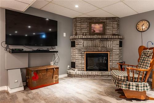 7976 Paddock Trail Drive, Niagara Falls, ON - Indoor Photo Showing Living Room With Fireplace