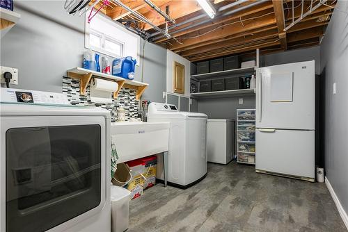 7976 Paddock Trail Drive, Niagara Falls, ON - Indoor Photo Showing Laundry Room