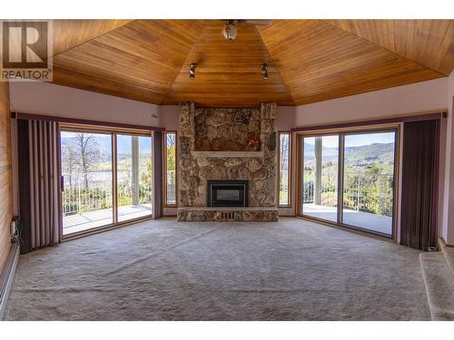 6841 Raven Road, Vernon, BC - Indoor Photo Showing Living Room With Fireplace