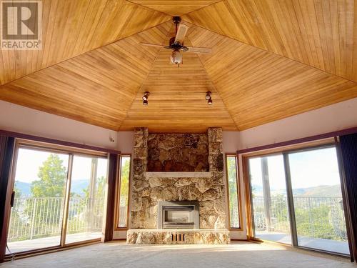 6841 Raven Road, Vernon, BC - Indoor With Fireplace