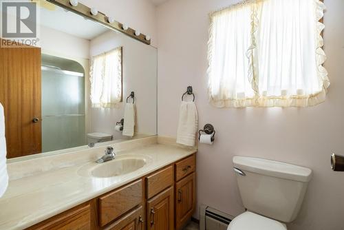 6841 Raven Road, Vernon, BC - Indoor Photo Showing Bathroom