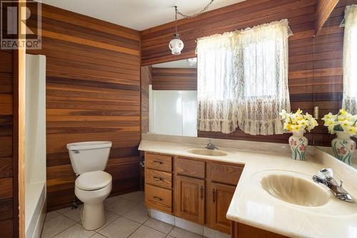 6841 Raven Road, Vernon, BC - Indoor Photo Showing Bathroom