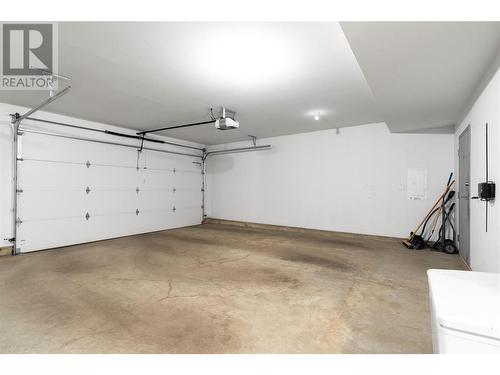 721 Cadder Avenue, Kelowna, BC - Indoor Photo Showing Garage