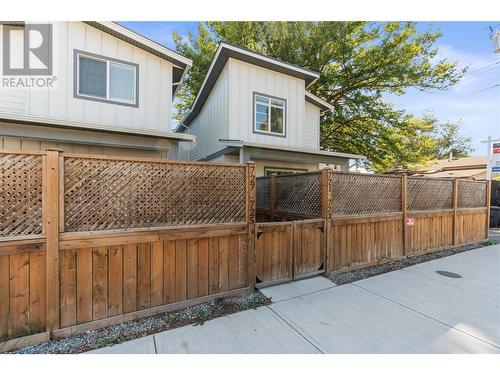 721 Cadder Avenue, Kelowna, BC - Outdoor With Exterior