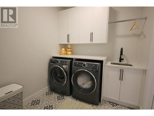 1164 Elk Street, Penticton, BC - Indoor Photo Showing Laundry Room