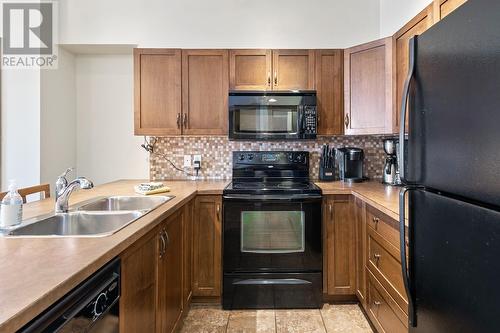 654 Cook Road Unit# 439, Kelowna, BC - Indoor Photo Showing Kitchen With Double Sink