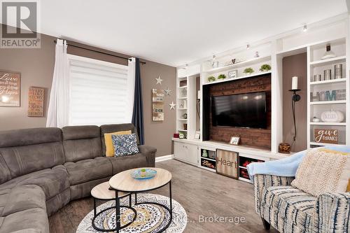 763 Boyle Drive, Woodstock, ON - Indoor Photo Showing Living Room