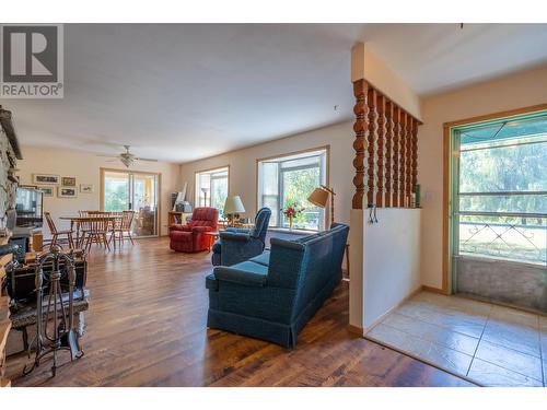 2350 Fife Road, Christina Lake, BC - Indoor Photo Showing Living Room