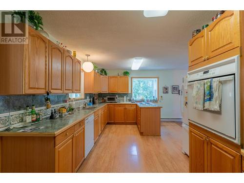 2350 Fife Road, Christina Lake, BC - Indoor Photo Showing Kitchen