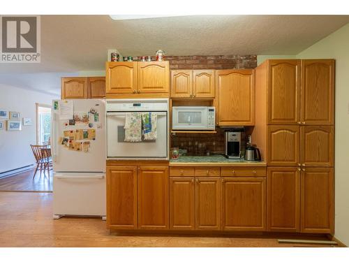 2350 Fife Road, Christina Lake, BC - Indoor Photo Showing Kitchen