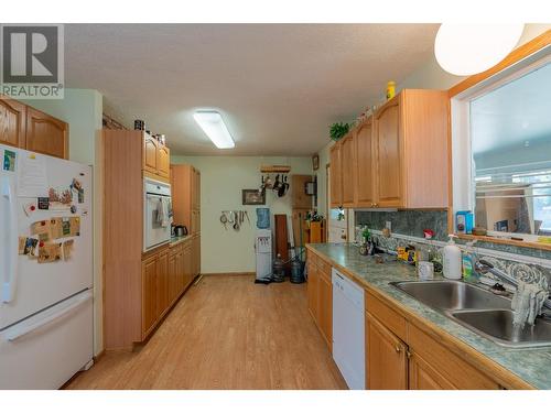 2350 Fife Road, Christina Lake, BC - Indoor Photo Showing Kitchen With Double Sink