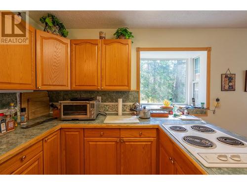 2350 Fife Road, Christina Lake, BC - Indoor Photo Showing Kitchen