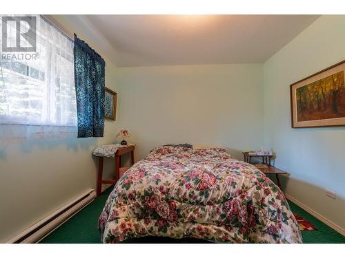 2350 Fife Road, Christina Lake, BC - Indoor Photo Showing Bedroom