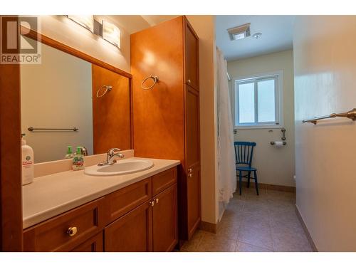 2350 Fife Road, Christina Lake, BC - Indoor Photo Showing Bathroom